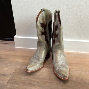 Frye Daisy Duke size 7 moss/suede chocolate w studded trim cowboy boots